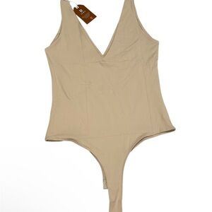 REORIA Deep V Neck Sleeveless Bodysuit Nude Color Size Large